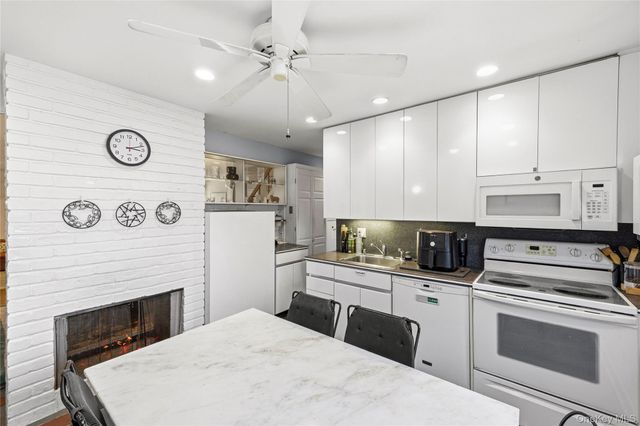 34 Link Lane, Hicksville, NY 11801