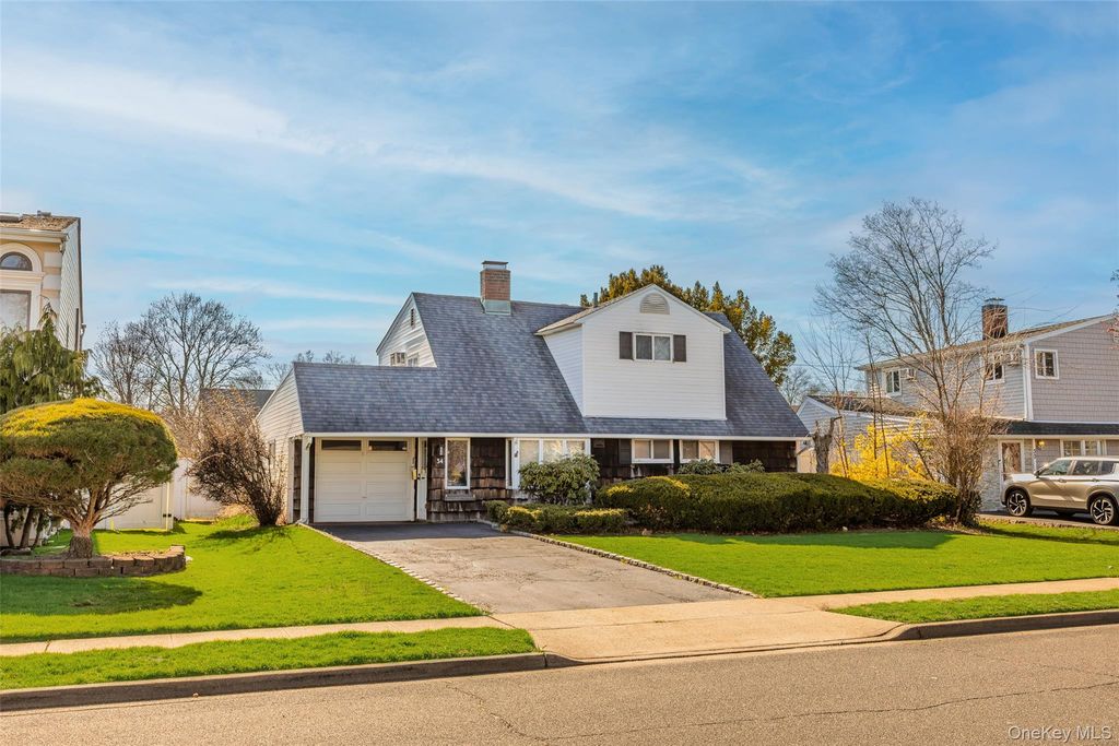 34 Link Lane, Hicksville, NY 11801