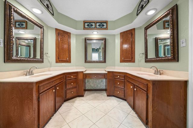 814 Palm Grove Circle, Sugar Land, TX 77498