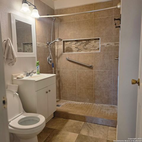 3627 W Poplar, San Antonio, TX 78228