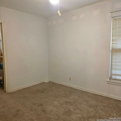 3627 W Poplar, San Antonio, TX 78228