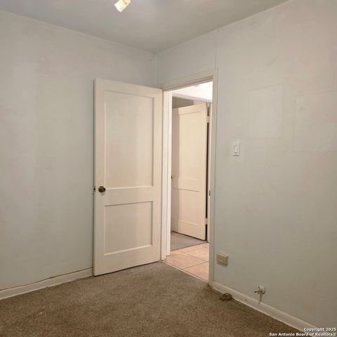 3627 W Poplar, San Antonio, TX 78228