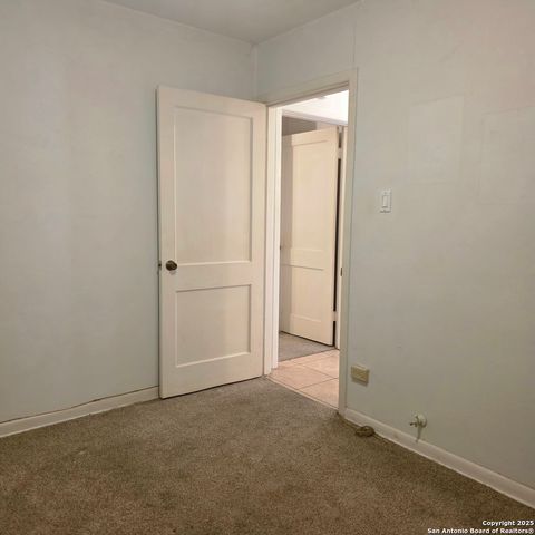 3627 W Poplar, San Antonio, TX 78228