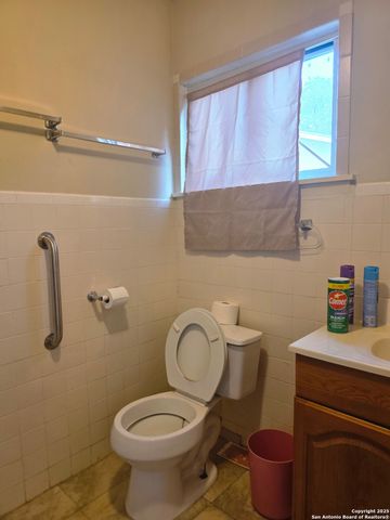 3627 W Poplar, San Antonio, TX 78228