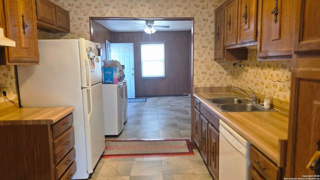 3627 W Poplar, San Antonio, TX 78228