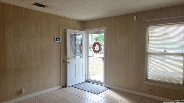 3627 W Poplar, San Antonio, TX 78228