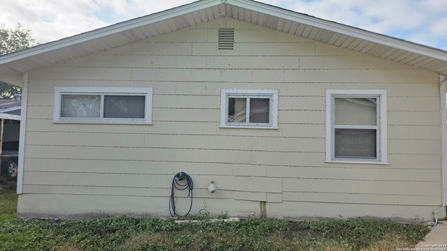 3627 W Poplar, San Antonio, TX 78228