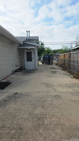 3627 W Poplar, San Antonio, TX 78228