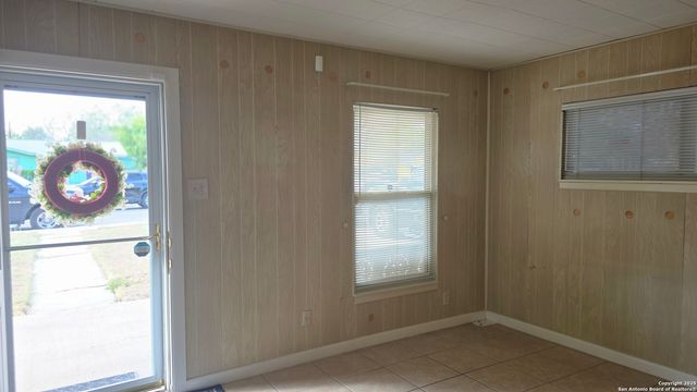 3627 W Poplar, San Antonio, TX 78228