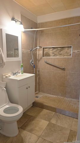 3627 W Poplar, San Antonio, TX 78228