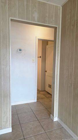 3627 W Poplar, San Antonio, TX 78228