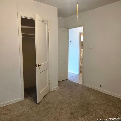 3627 W Poplar, San Antonio, TX 78228