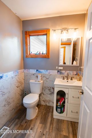 8 West Avenue, Old Bridge, NJ 08857