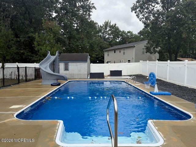 8 West Avenue, Old Bridge, NJ 08857
