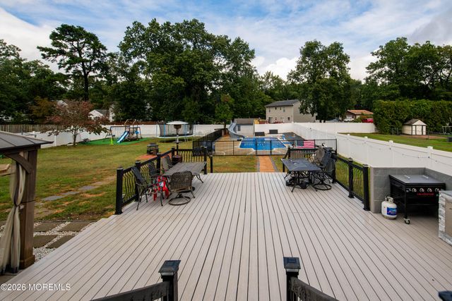 8 West Avenue, Old Bridge, NJ 08857