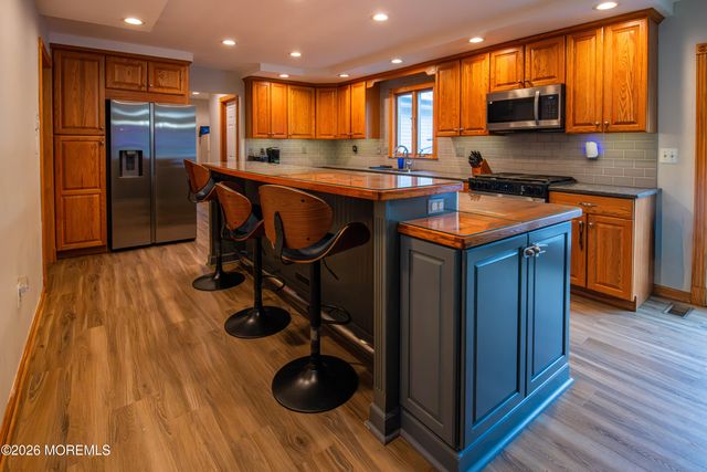 8 West Avenue, Old Bridge, NJ 08857