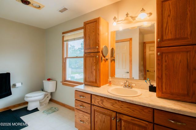 8 West Avenue, Old Bridge, NJ 08857