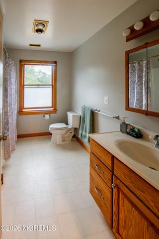 8 West Avenue, Old Bridge, NJ 08857