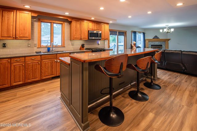 8 West Avenue, Old Bridge, NJ 08857