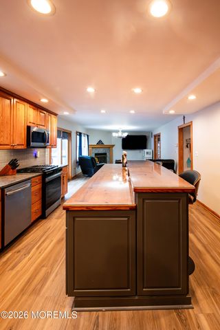 8 West Avenue, Old Bridge, NJ 08857