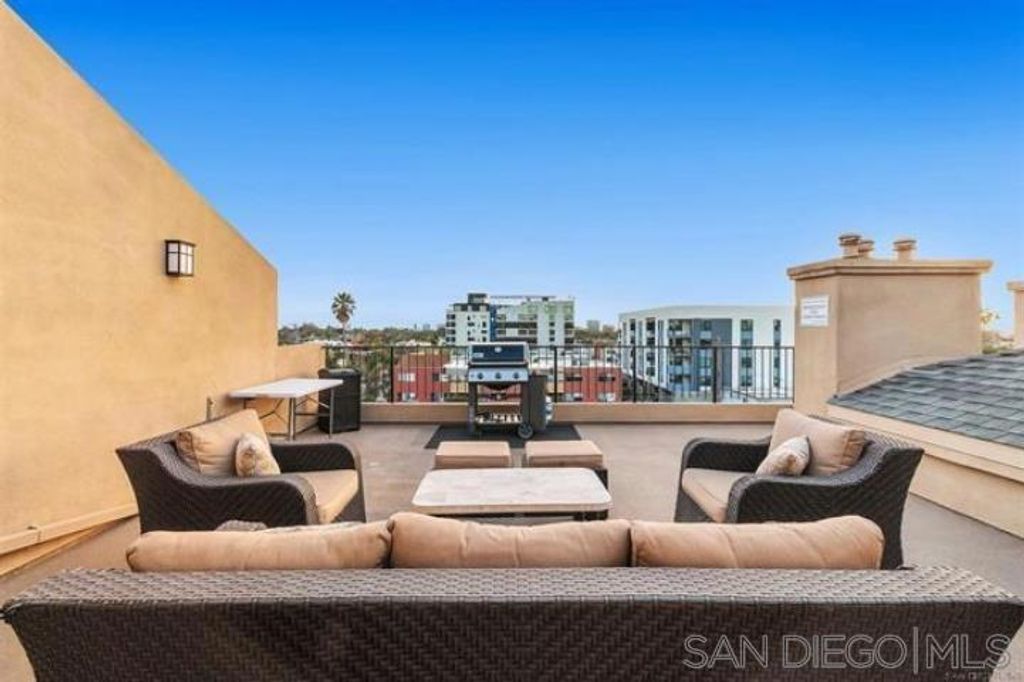 Image 3 of property listing at 3990 Centre 209, San Diego, CA 92103