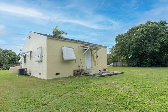 27 NW 21st St, Homestead, FL 33030