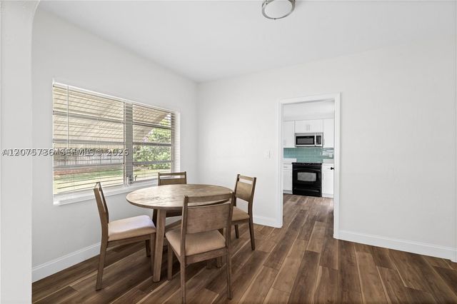 27 NW 21st St, Homestead, FL 33030