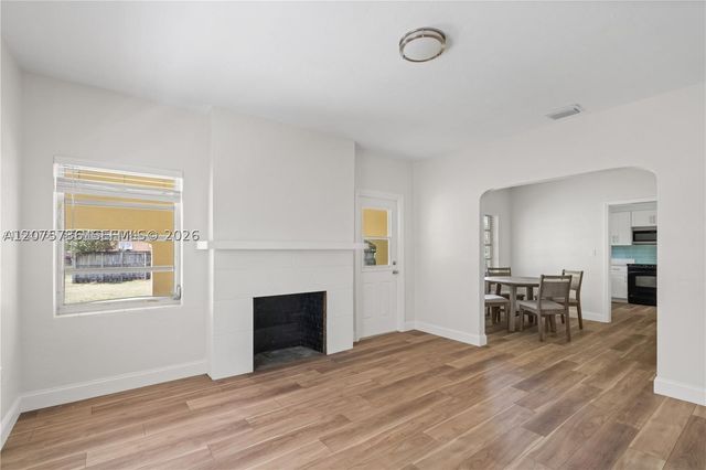 27 NW 21st St, Homestead, FL 33030