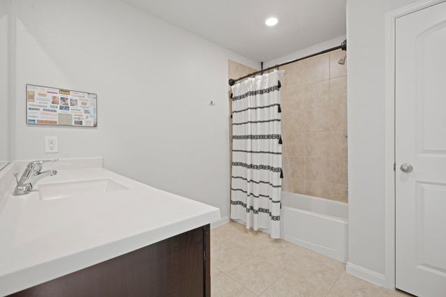 6214 El Topacio Dr, Houston, TX 77048
