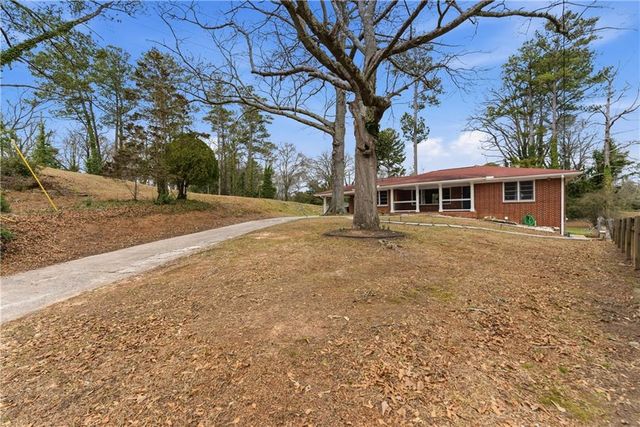 2393 Lilla SW Circle, Atlanta, GA 30310