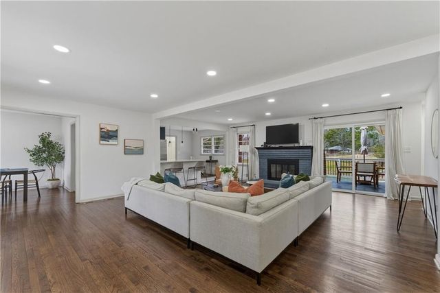 2393 Lilla SW Circle, Atlanta, GA 30310