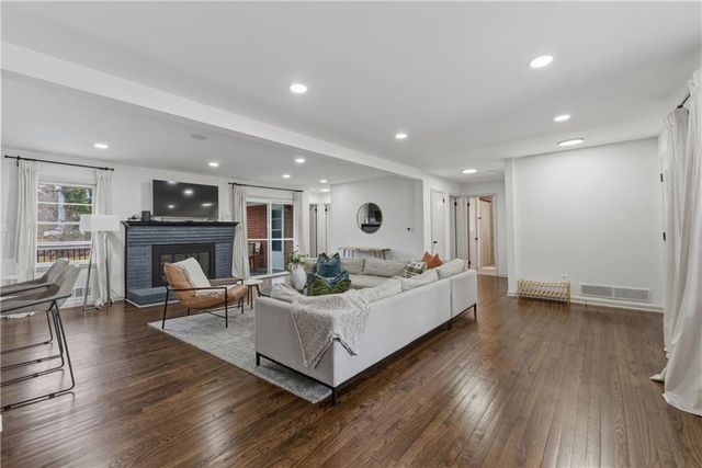 2393 Lilla SW Circle, Atlanta, GA 30310