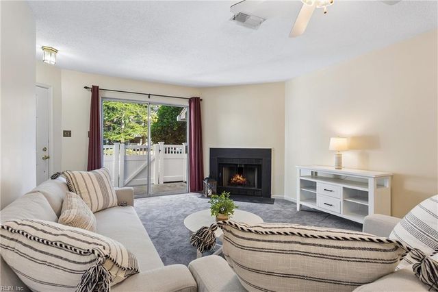 1 Tamarisk Quay Apt B, Hampton, VA 23666
