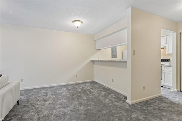 1 Tamarisk Quay Apt B, Hampton, VA 23666