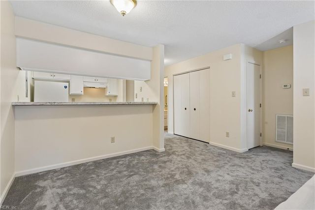 1 Tamarisk Quay Apt B, Hampton, VA 23666
