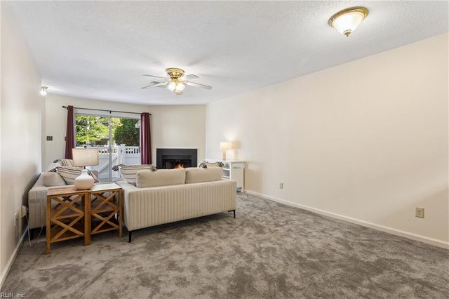 1 Tamarisk Quay Apt B, Hampton, VA 23666