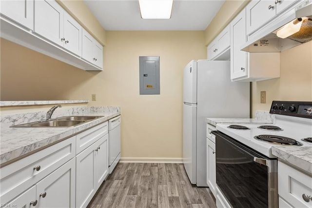 1 Tamarisk Quay Apt B, Hampton, VA 23666