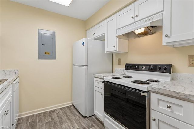 1 Tamarisk Quay Apt B, Hampton, VA 23666