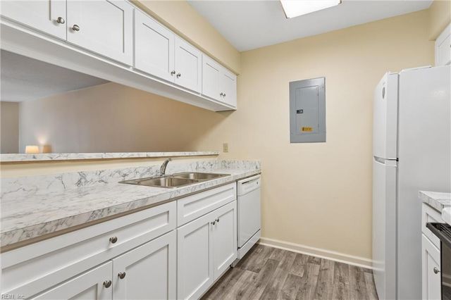 1 Tamarisk Quay Apt B, Hampton, VA 23666