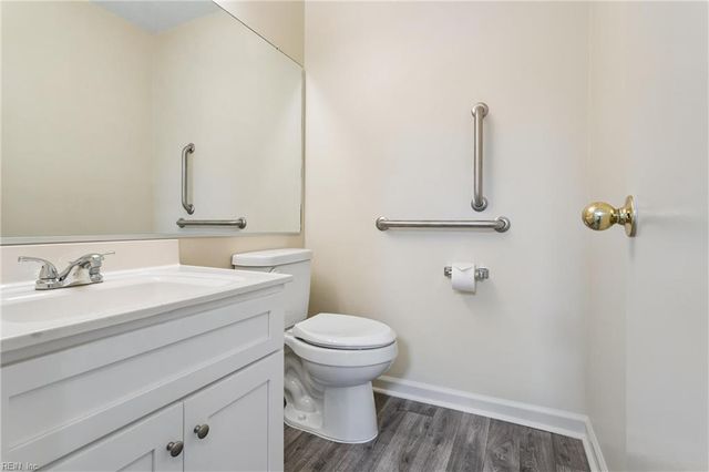 1 Tamarisk Quay Apt B, Hampton, VA 23666
