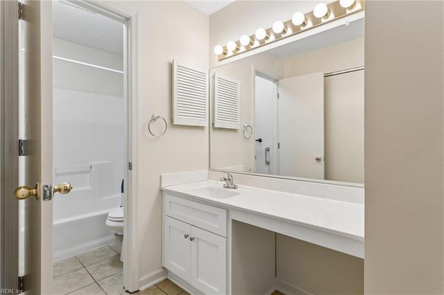 1 Tamarisk Quay Apt B, Hampton, VA 23666