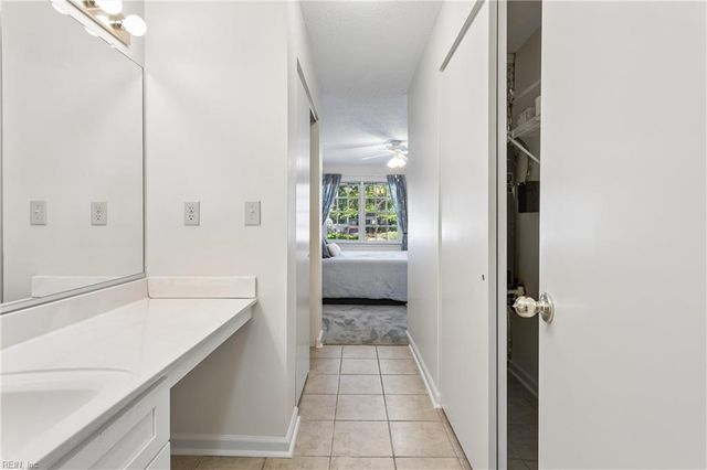 1 Tamarisk Quay Apt B, Hampton, VA 23666