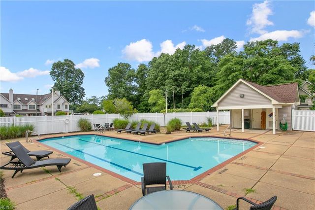 1 Tamarisk Quay Apt B, Hampton, VA 23666