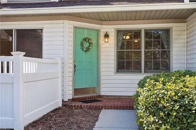 1 Tamarisk Quay Apt B, Hampton, VA 23666