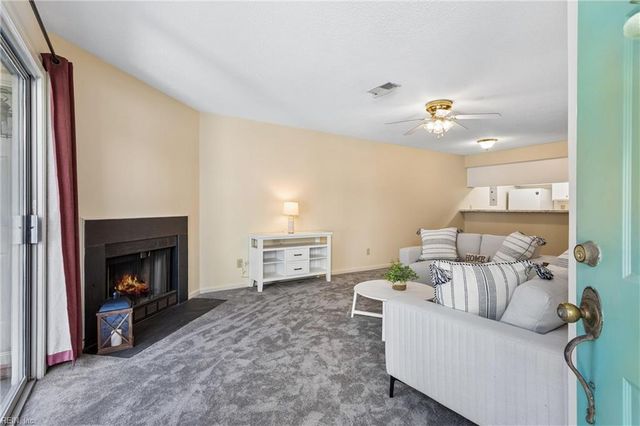 1 Tamarisk Quay Apt B, Hampton, VA 23666