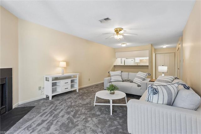 1 Tamarisk Quay Apt B, Hampton, VA 23666