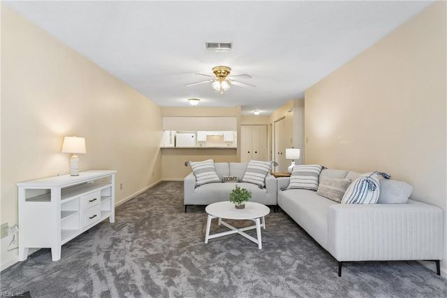 1 Tamarisk Quay Apt B, Hampton, VA 23666