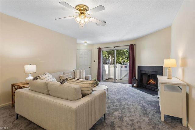 1 Tamarisk Quay Apt B, Hampton, VA 23666