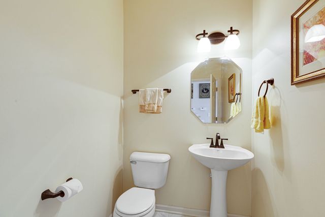 674 Lambert Lane, Bartlett, IL 60103