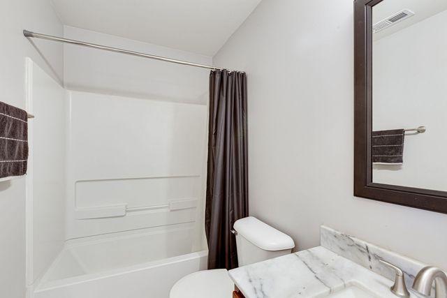 674 Lambert Lane, Bartlett, IL 60103